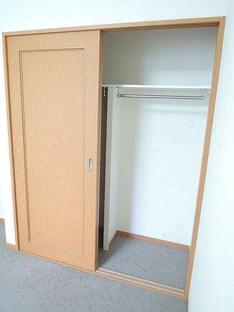 レオパレスカルモ 収納