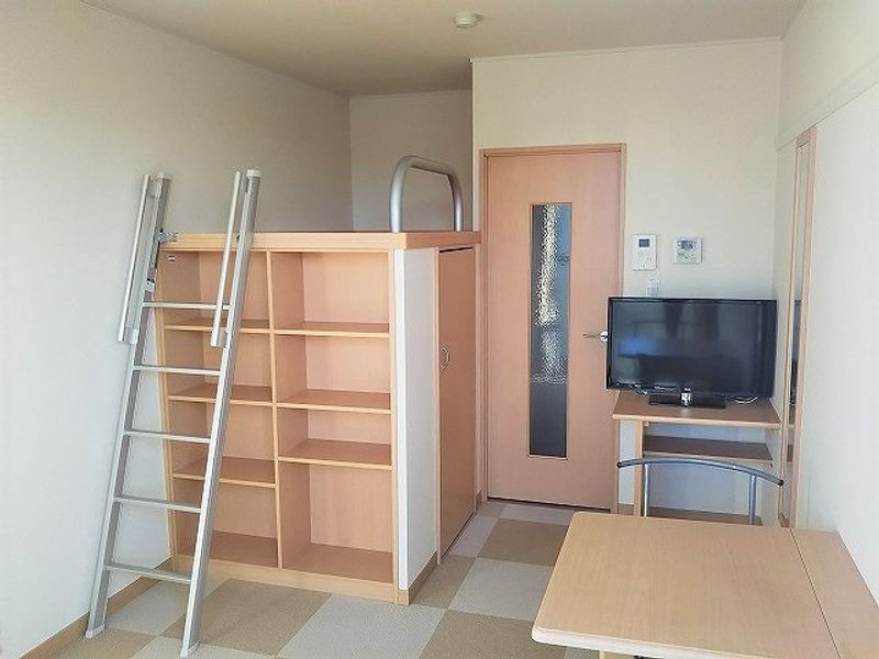 レオパレスアウトゥーノ 寝室