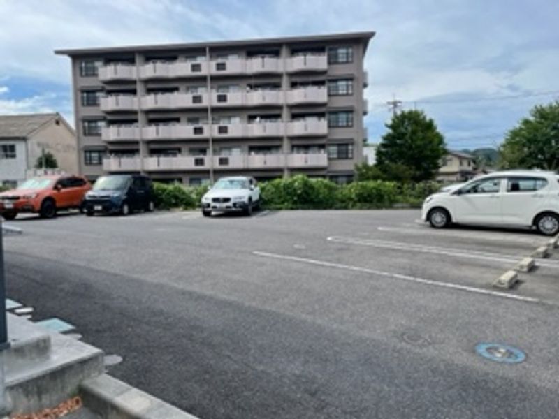 レオネクストアテナⅢ 駐車場