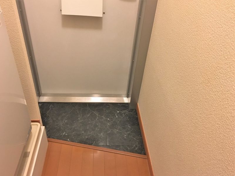 レオパレスＮＩＳＨＩＨＡＲＡⅡ 玄関