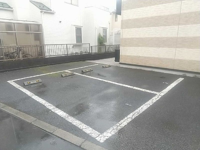 レオパレス緑町 駐車場