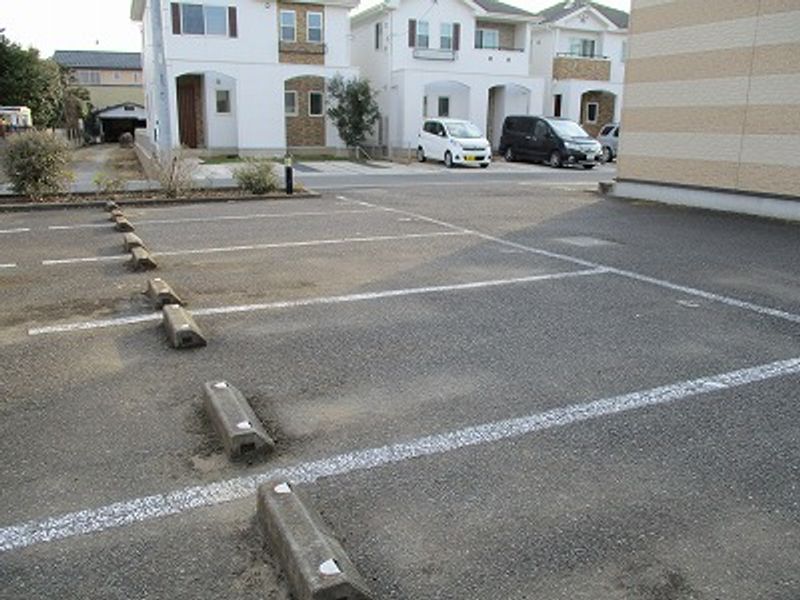 レオパレスルーチェ 駐車場