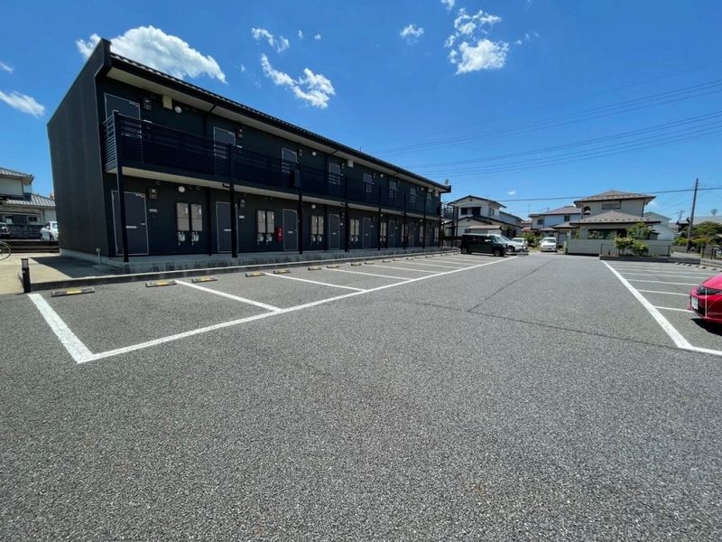 レオネクストラヴィエベル 駐車場