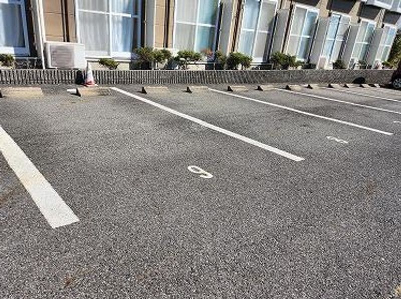 レオパレス榊 駐車場