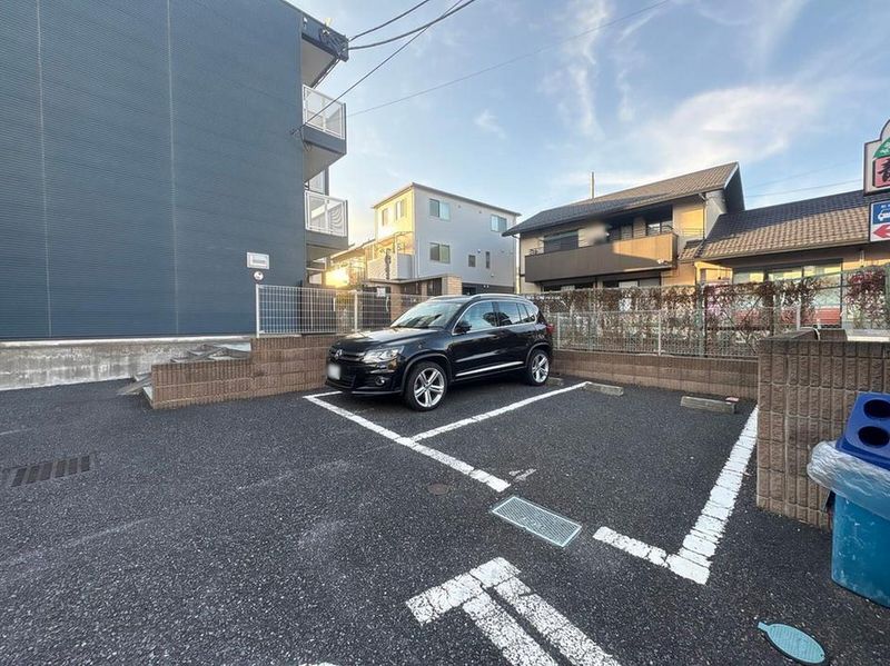 leopalace Espoir Sakuragicho 停车场