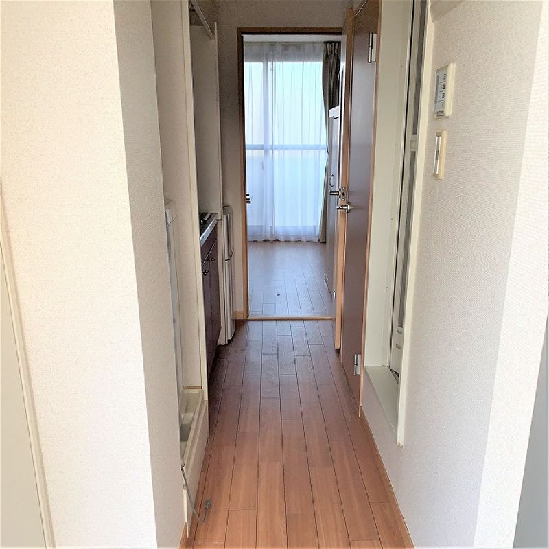 レオパレスひなた 玄関
