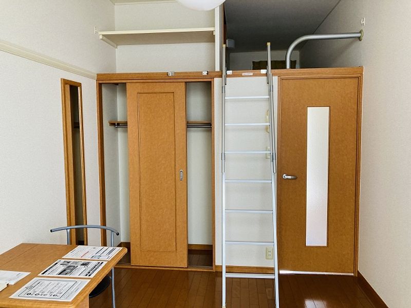レオパレスル　ボヌール 収納