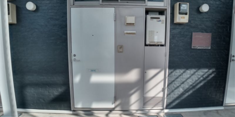 レオパレスブルーリバー 玄関