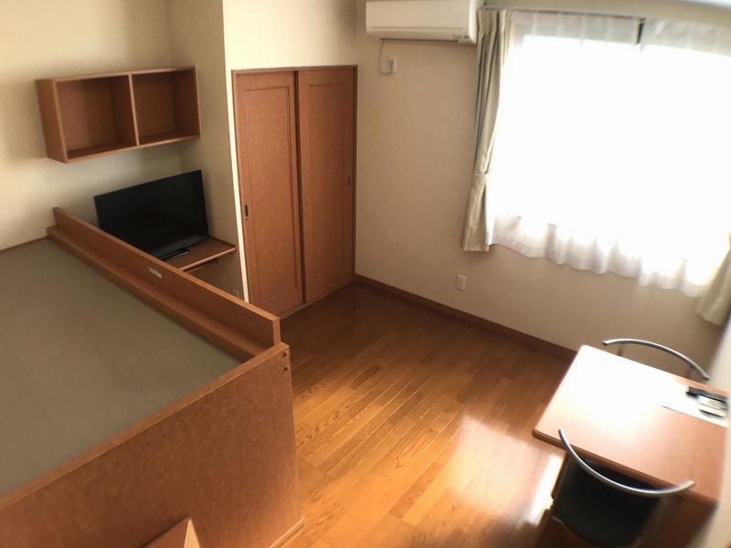 レオパレスソウミ 居間