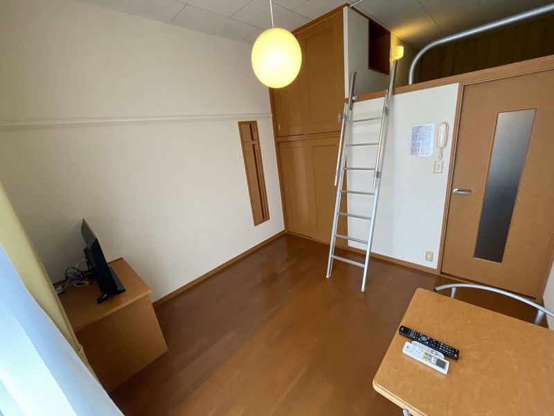 レオパレスひまわり 居間