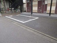 レオパレスグラン 駐車場