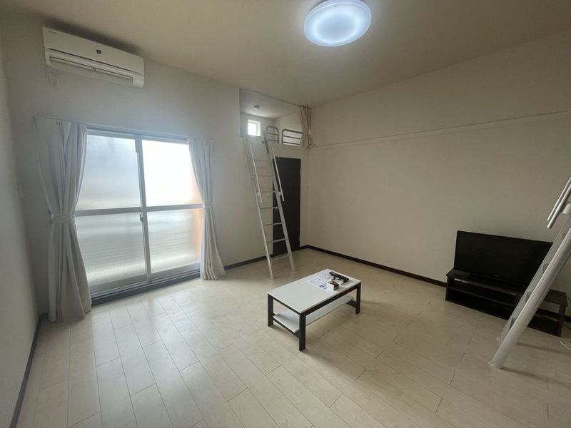 LEONEXT Bonbonera Living room