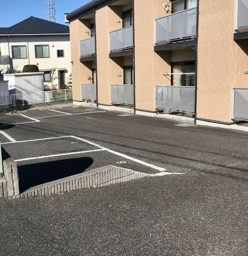 レオパレスとようら 駐車場
