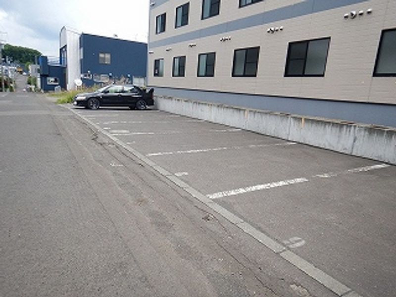 レオパレス真栄 駐車場