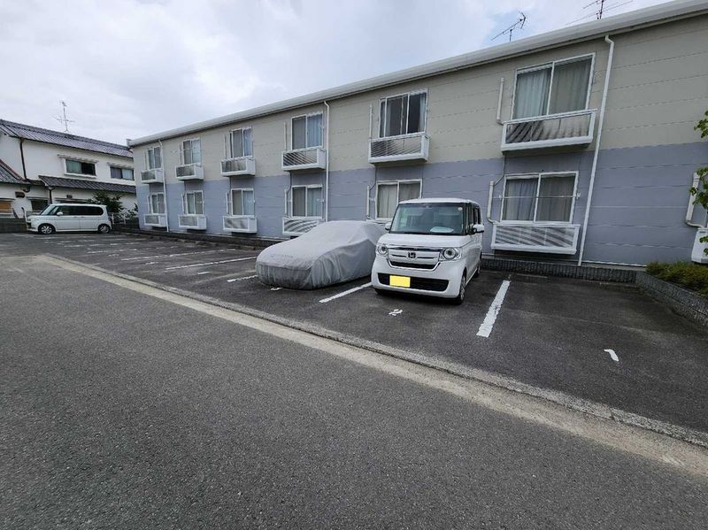 レオパレスＪＵＮ東野 駐車場