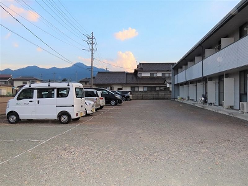 レオパレスアンジャベル 駐車場