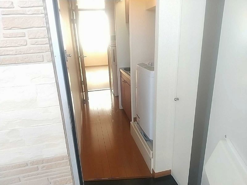 レオパレスルキア 玄関