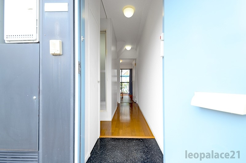 レオパレスヒロ 玄関