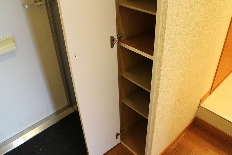 レオパレス昴 玄関