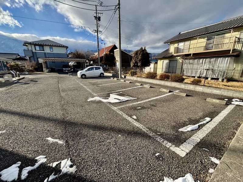レオパレス梨の木 駐車場