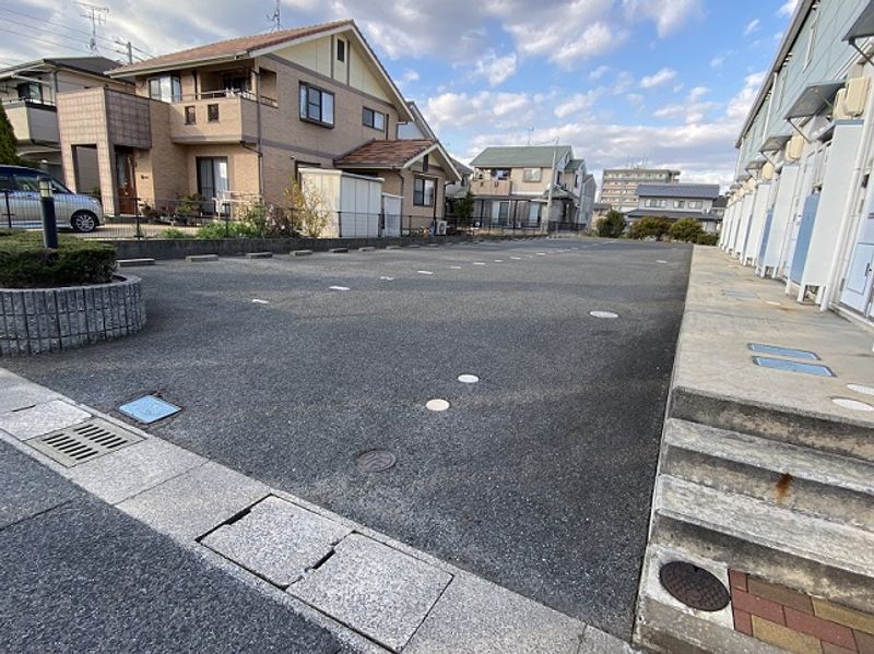 レオパレスカサペルデ 駐車場