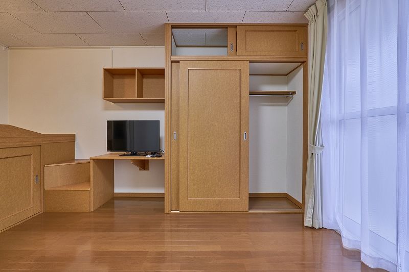 レオパレスセジュール弐番館 居間