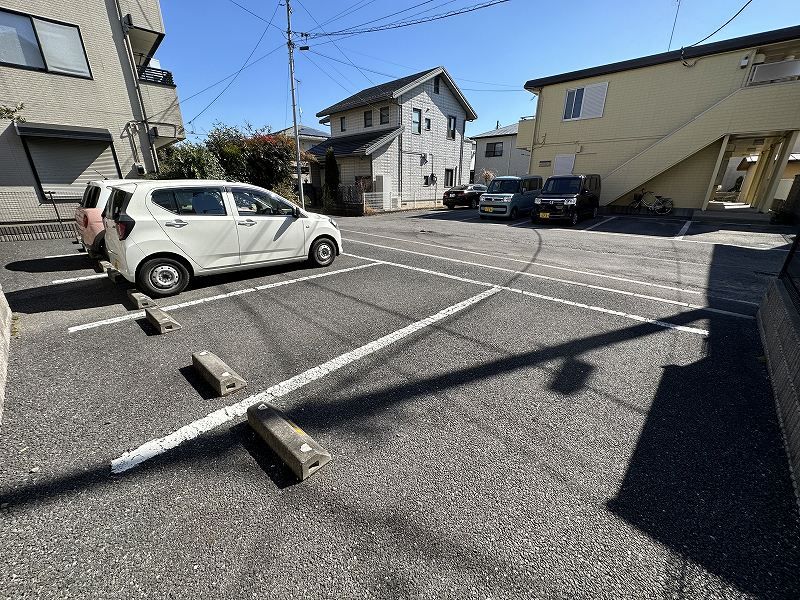 レオパレスら　べるでゅーら 駐車場