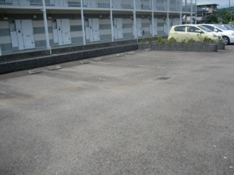 レオパレスセゾン 駐車場