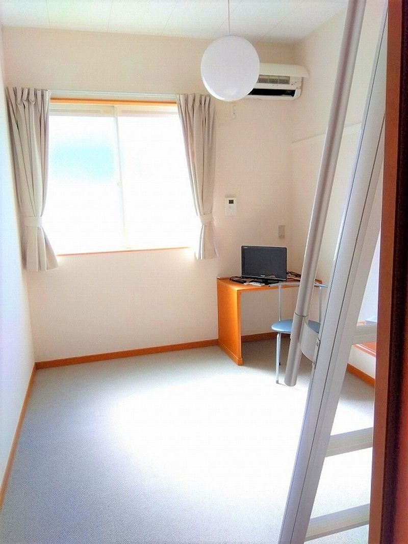 レオパレスシティーＥ 居間