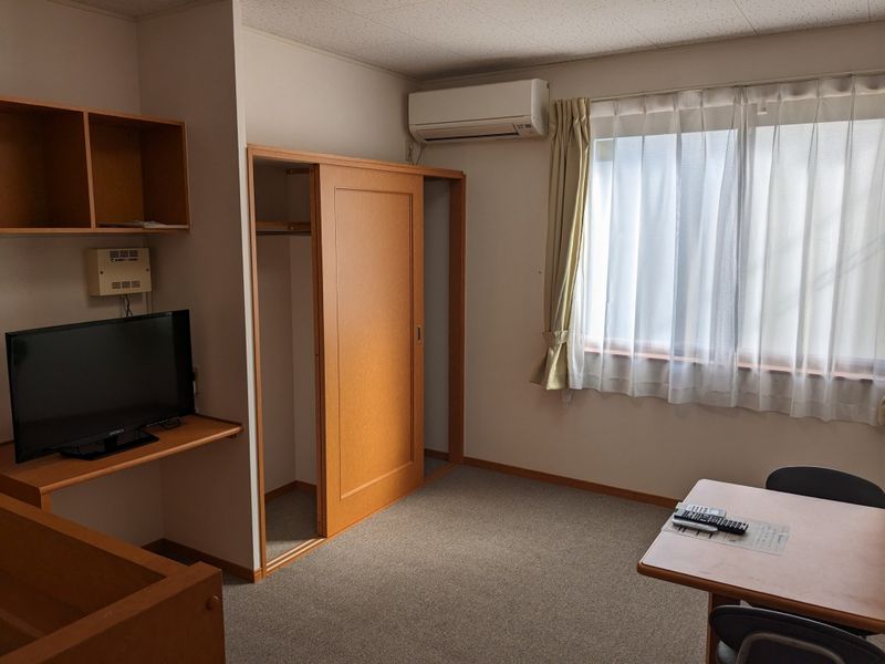 レオパレスＫ　ＣＯＵＲＴ 居間