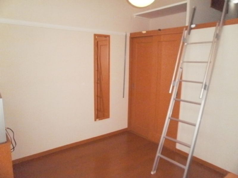 レオパレスＲ１ヒルズⅡ 居間