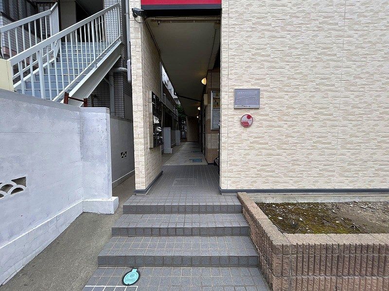 レオパレスボヌール エントランス