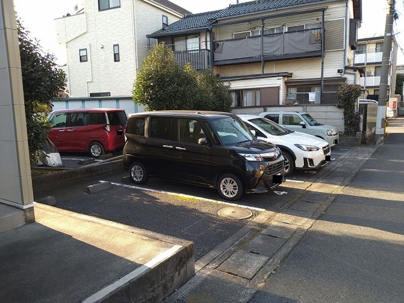 レオパレスサンワ 駐車場