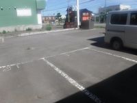 レオパレス若草 駐車場