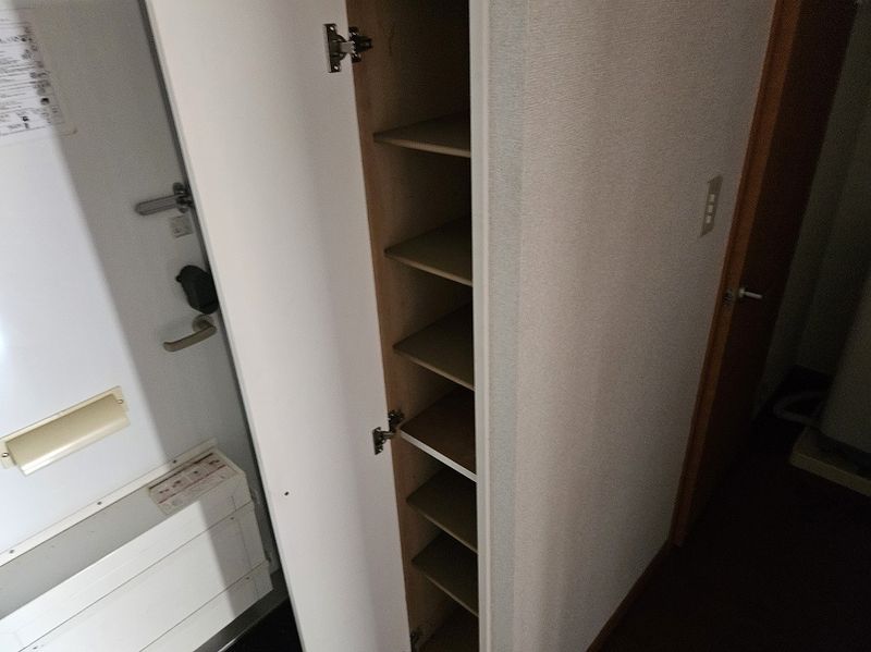 レオパレス眉山南 玄関