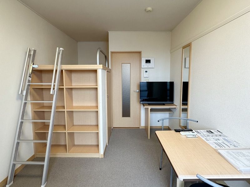 レオパレスＤＯＵＢＬＥＴＯＭＯ 居間