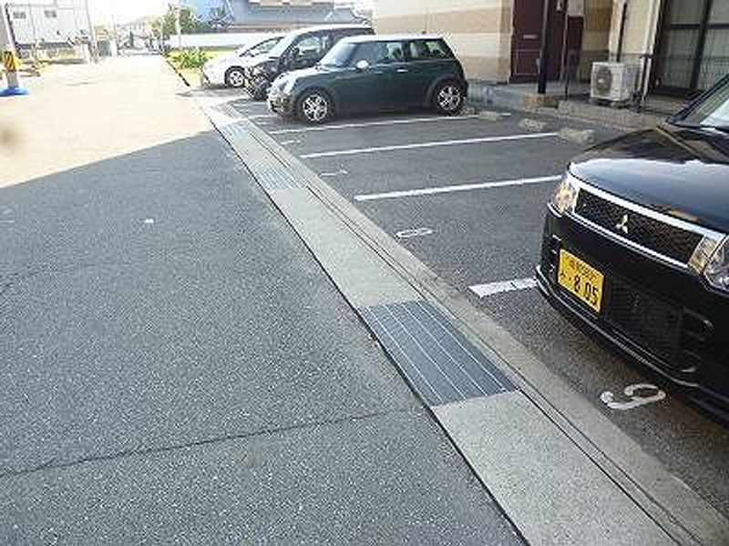 レオパレス来夢 駐車場