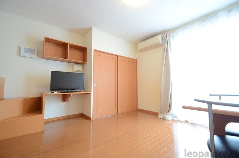 レオパレスハートプレイス中央Ⅱ 居間