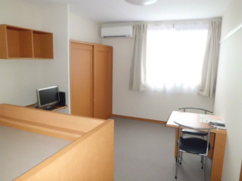 レオパレスカーサイマス 居間