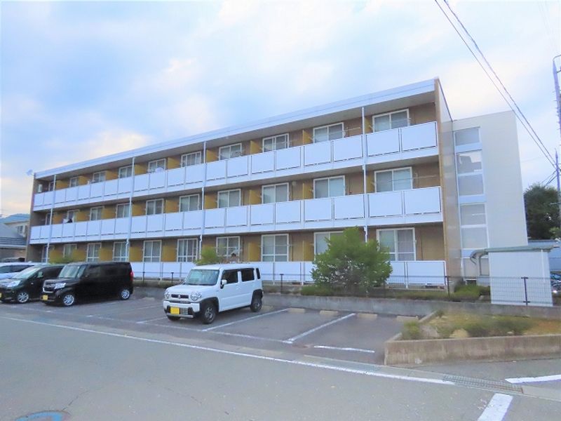 レオパレスらいちょう 外観