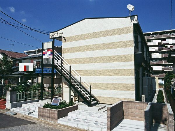 レオパレスラ　メゾン三郷 外観