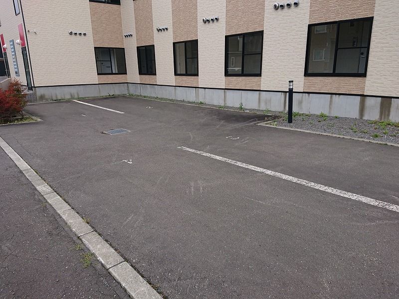 レオパレスハッピードエルＣ 駐車場