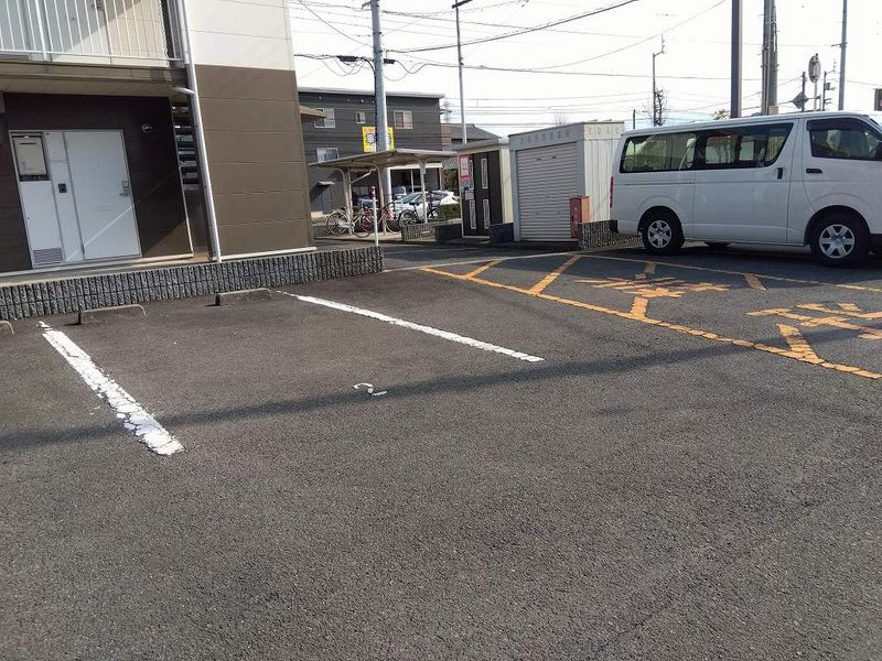 レオパレスＣｏｚｙ　ｃｏｕｒｔ 駐車場