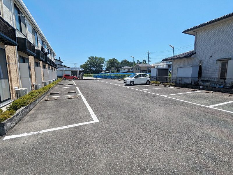 レオパレスシャロームフルヤ 駐車場