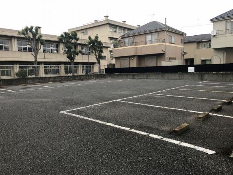 レオパレスプリマベーラ 駐車場