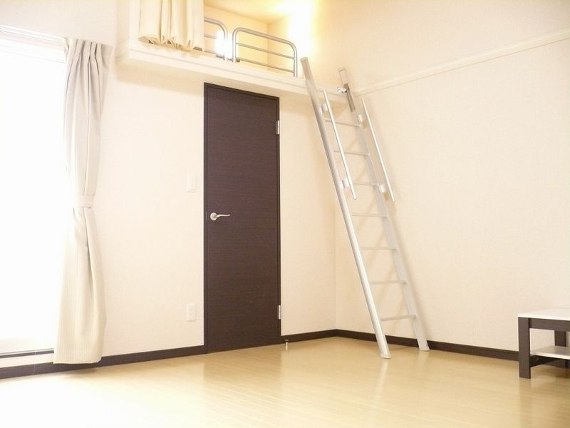 レオネクストももの木 居間