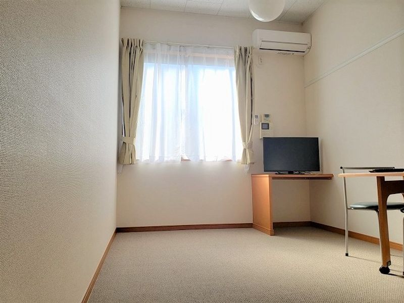 レオパレスファーレⅤ 居間