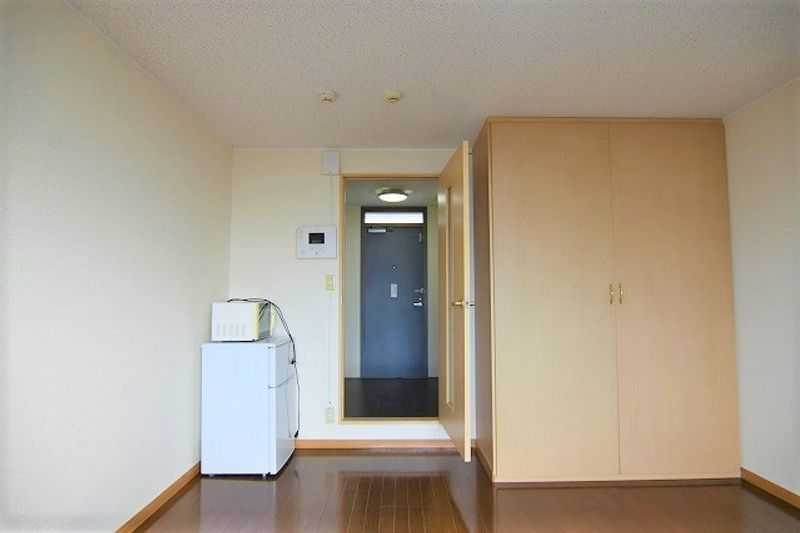 レオパレスウェストコート 玄関