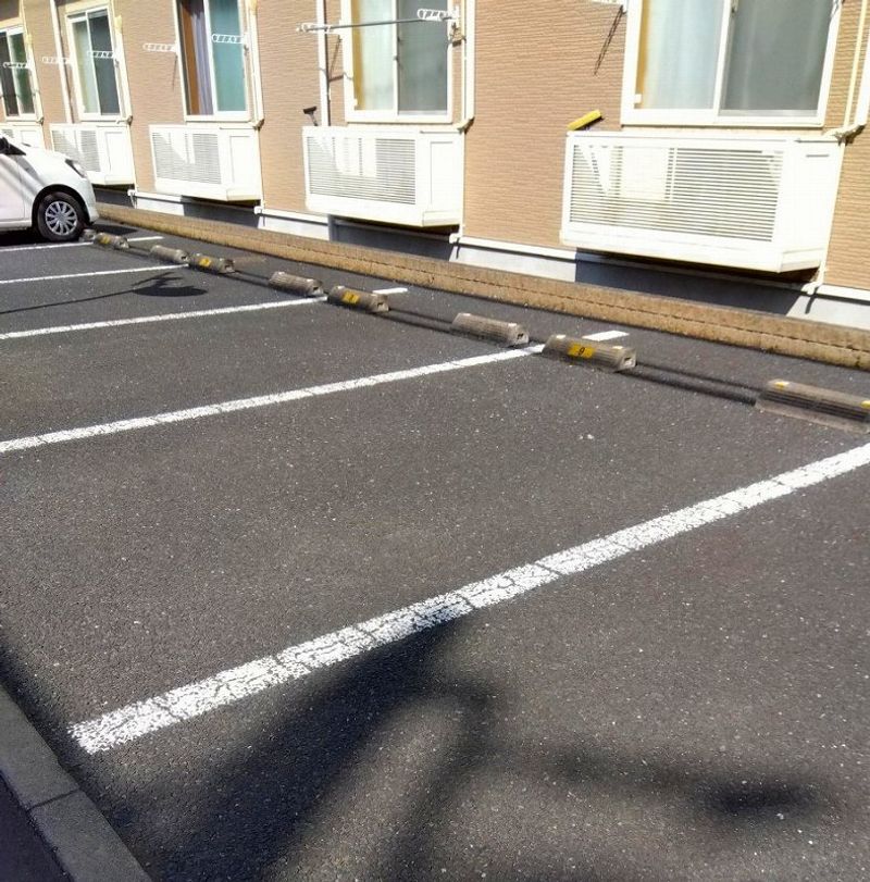レオパレスプルメリア 駐車場