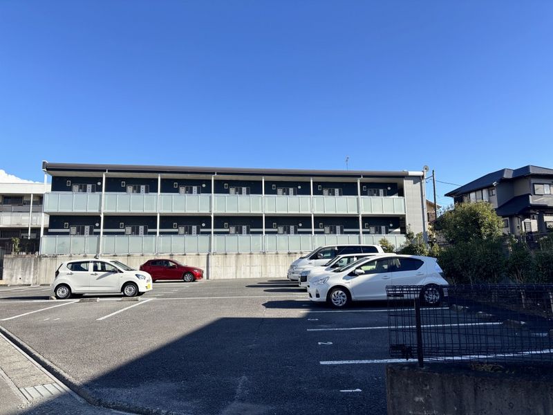 レオネクストラージヒル 駐車場